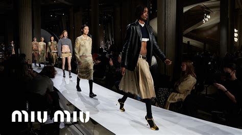 sss22 miu fashion show.